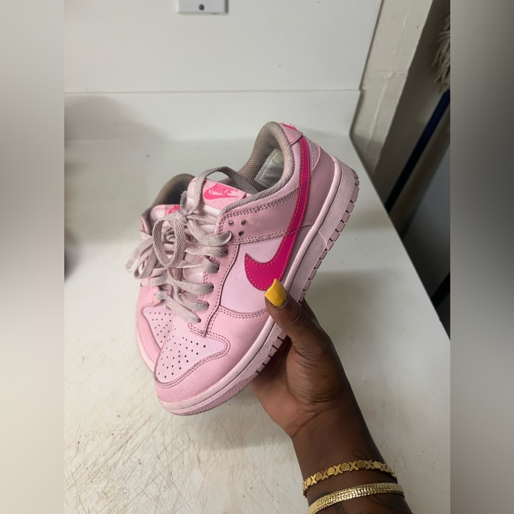 Nike sneakers low top